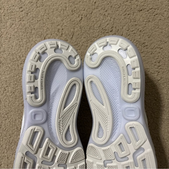 Brooks Adrenaline GTS 24 Women’s Size 9.5D Shoes Sneakers 1204261B148 White NEW - Picture 11 of 13